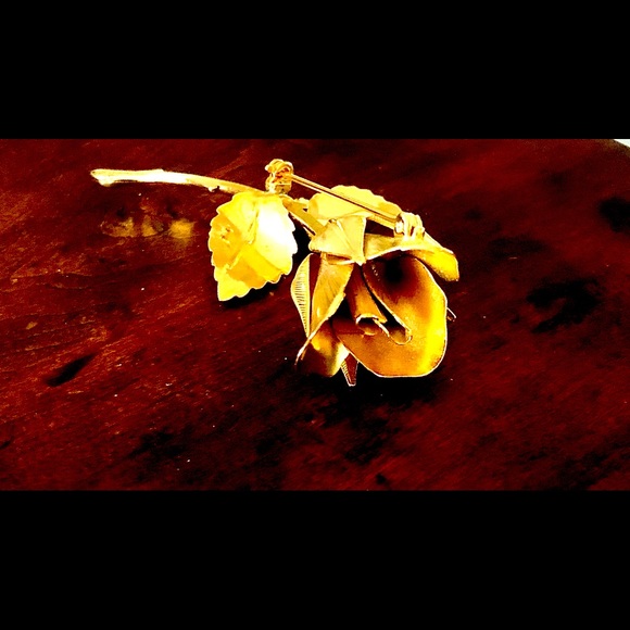 Gold Plated Vintage Rose Pin - Picture 2 of 6